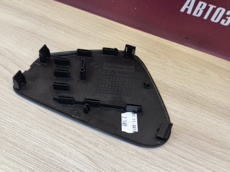 Крышка блока предохранителей салона