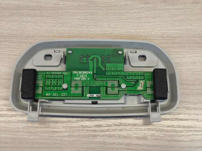 плафон освещения салона