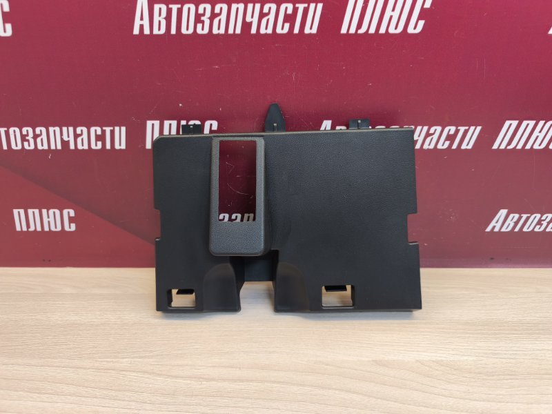 Крышка бардачка