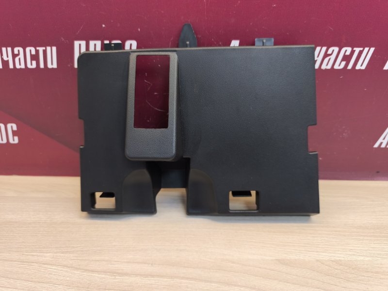 Крышка бардачка