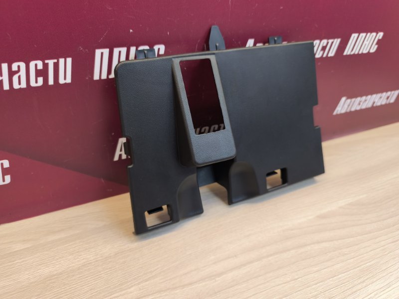 Крышка бардачка