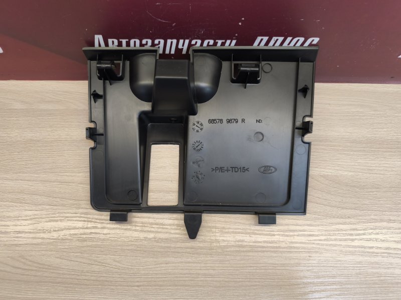 Крышка бардачка