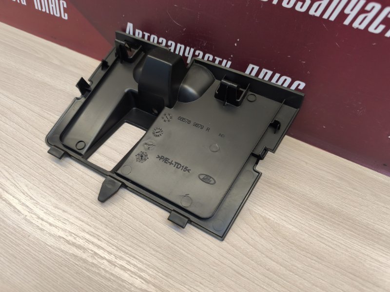 Крышка бардачка