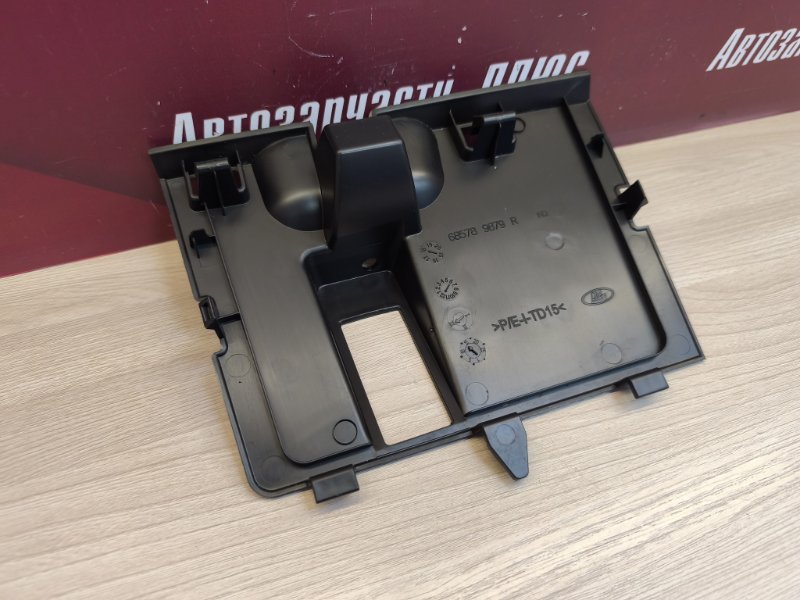 Крышка бардачка