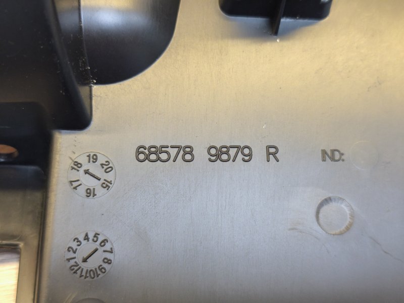 Крышка бардачка