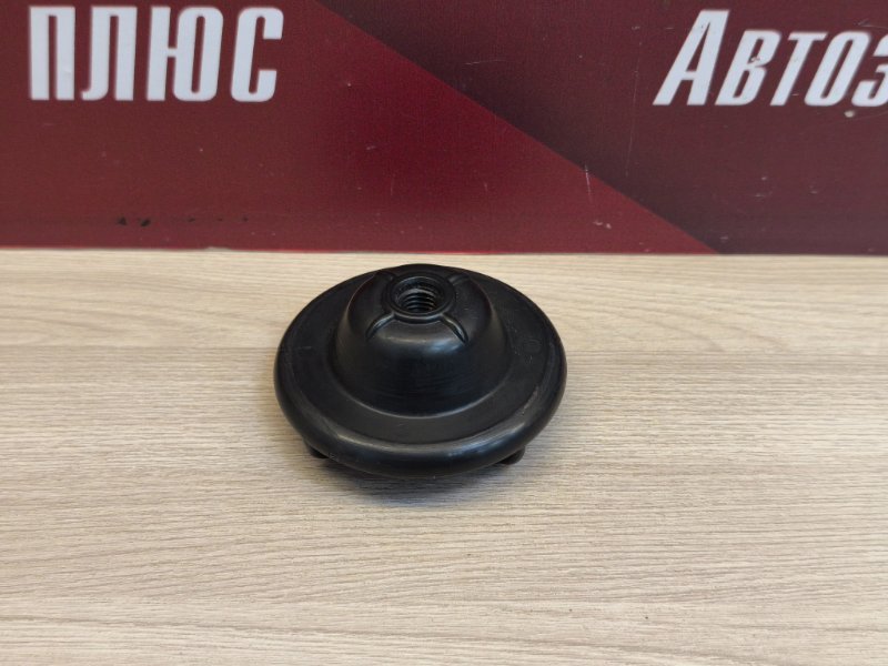 Крепление запасного колеса