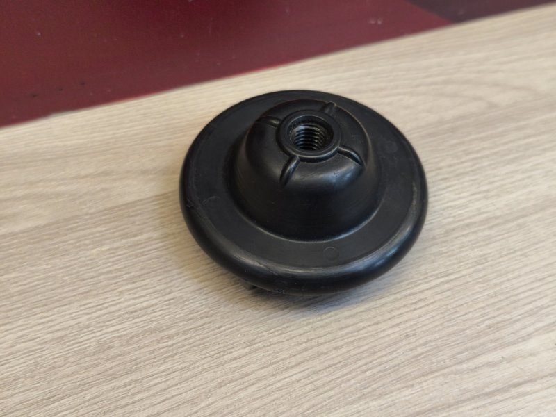 Крепление запасного колеса