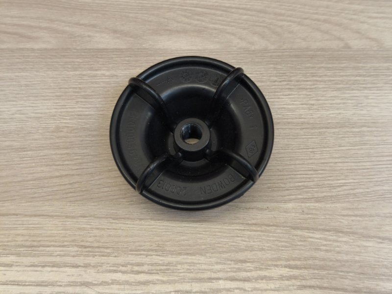 Крепление запасного колеса