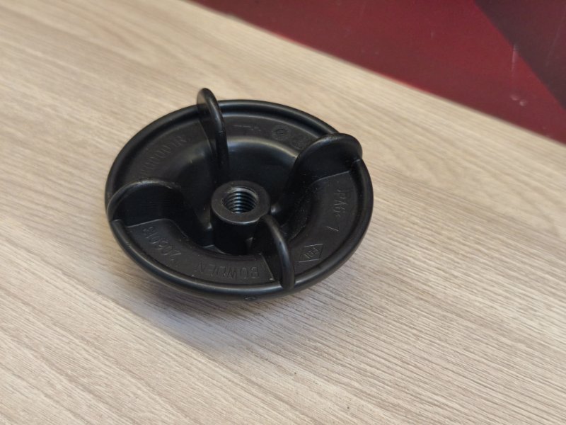 Крепление запасного колеса