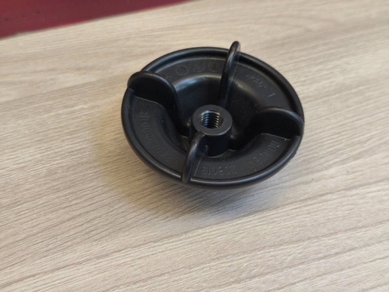 Крепление запасного колеса