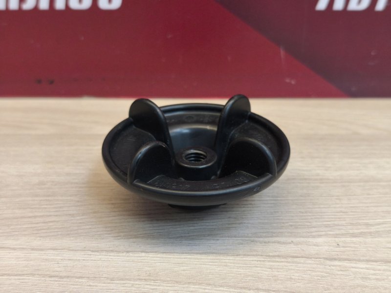 Крепление запасного колеса