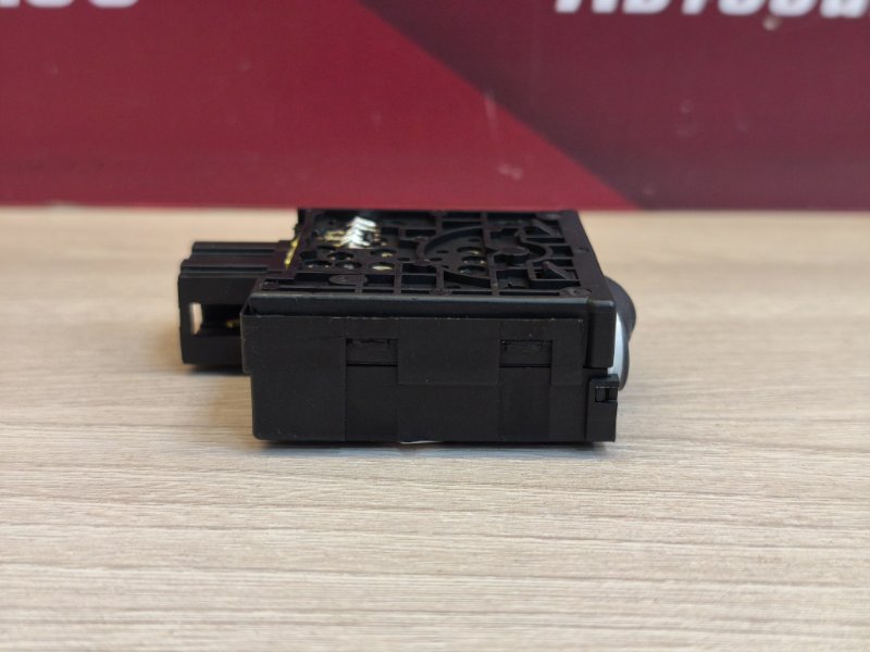 Кнопка корректора фар