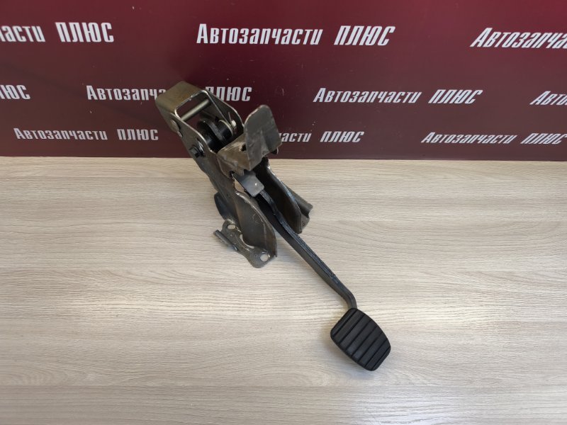 Педаль тормоза