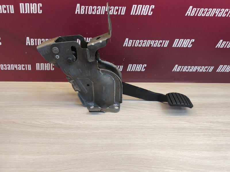 Педаль тормоза