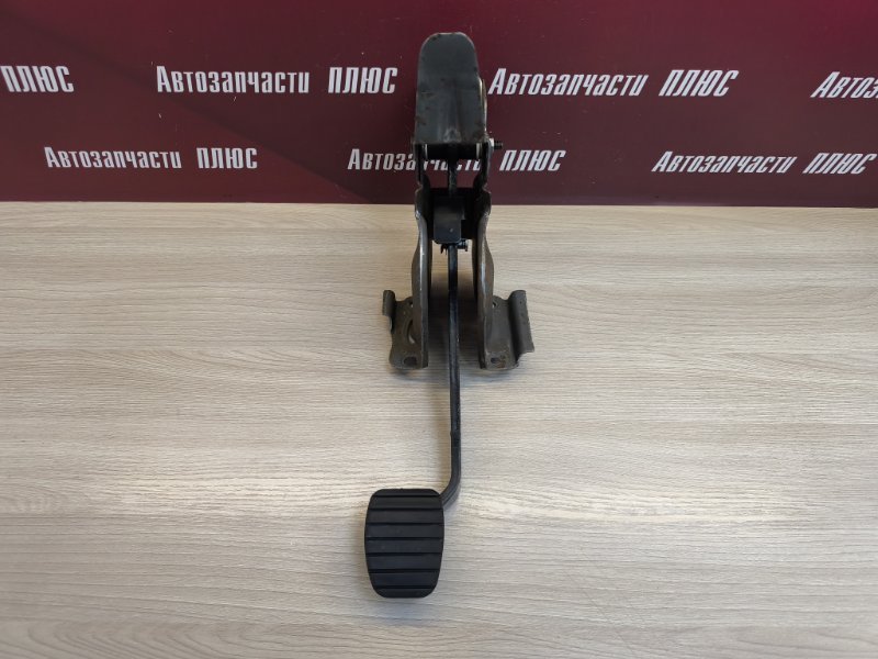 Педаль тормоза