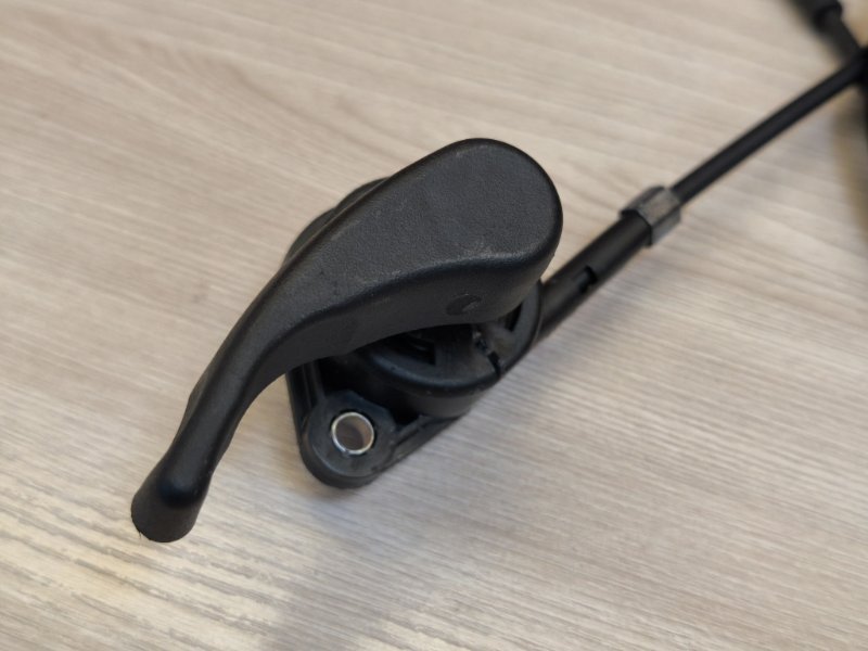 Трос замка капота