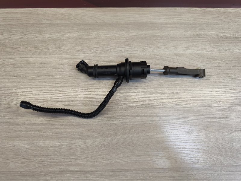 Главный цилиндр сцепления