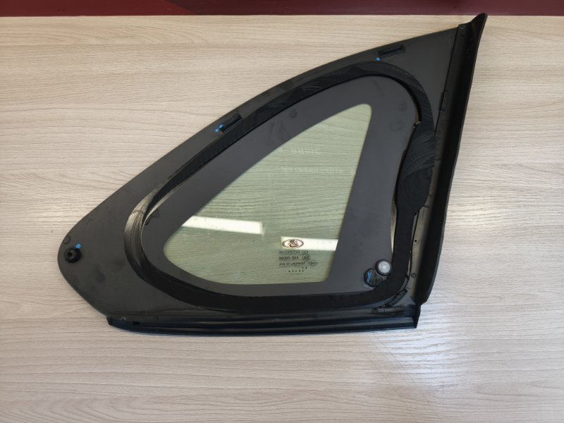 Форточка кузова