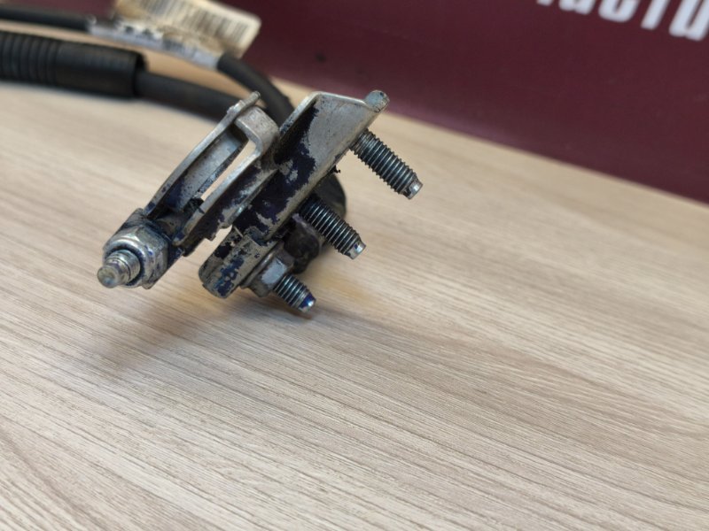 Клемма аккумулятора (минусовая)