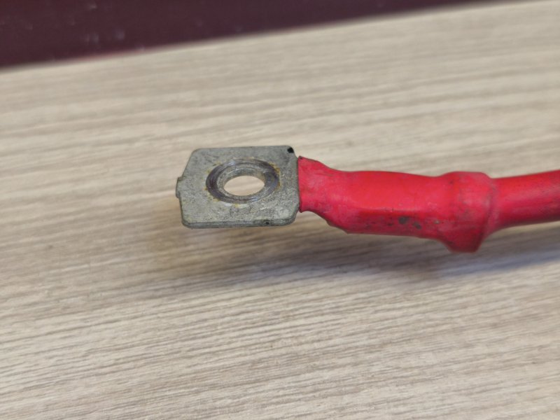 Клемма аккумулятора (минусовая)