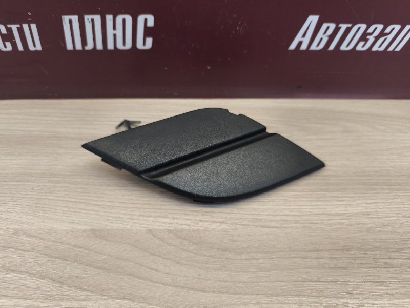 Заглушка буксировочного крюка