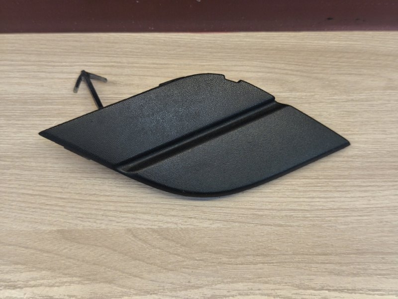 Заглушка буксировочного крюка