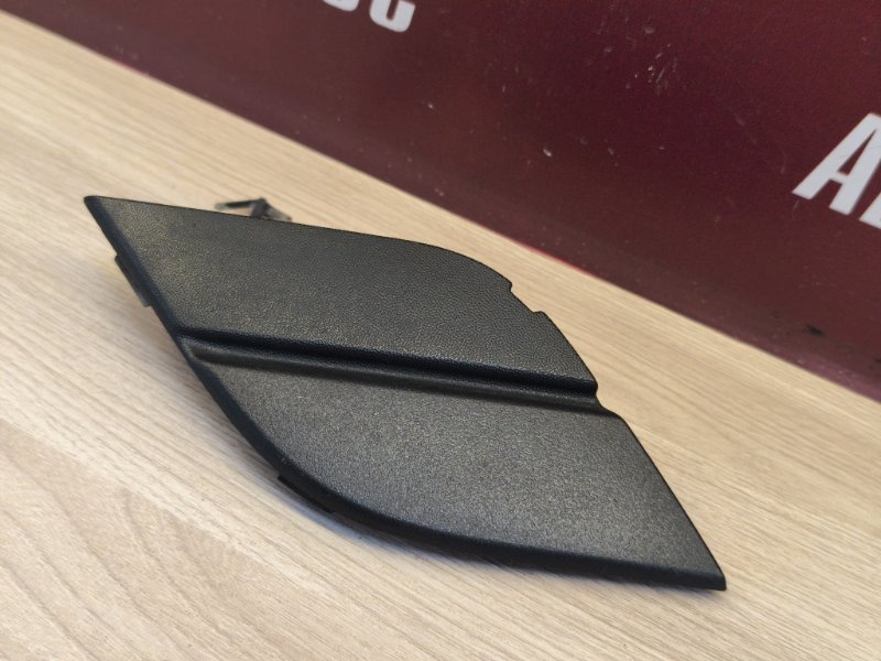 Заглушка буксировочного крюка