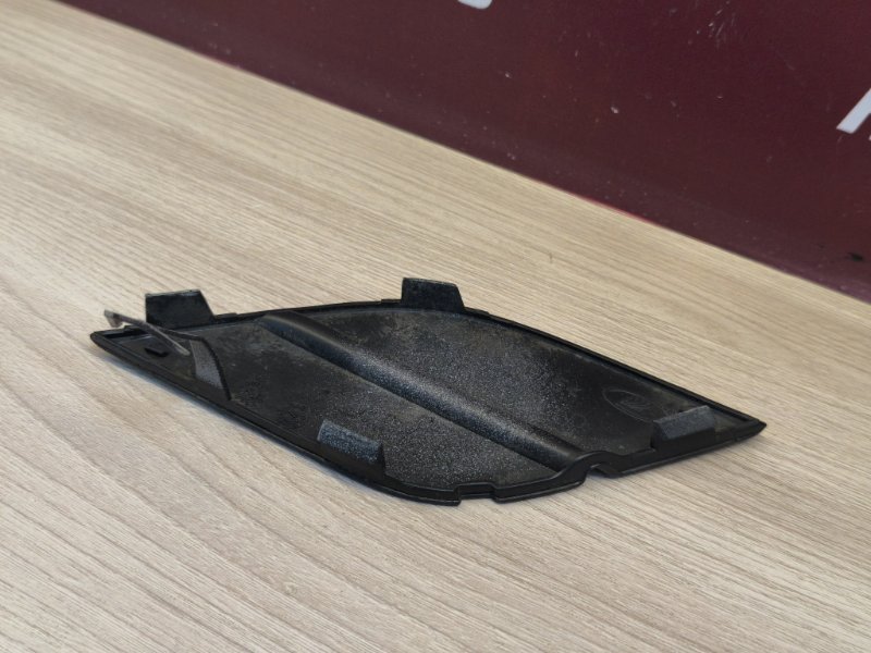 Заглушка буксировочного крюка