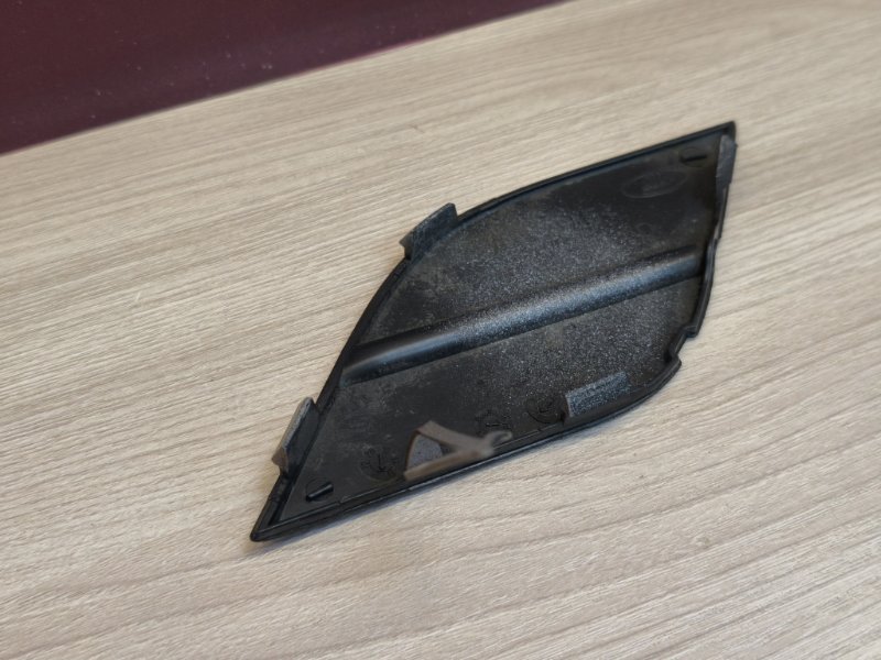 Заглушка буксировочного крюка