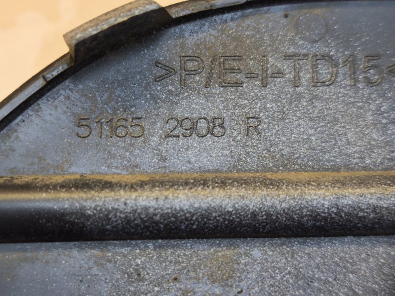 Заглушка буксировочного крюка