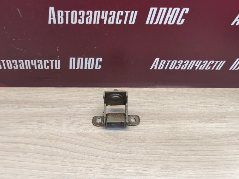Петля двери багажника
