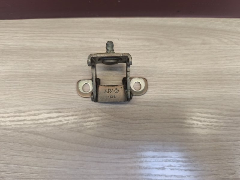 Петля двери багажника