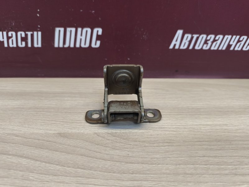 Петля двери багажника