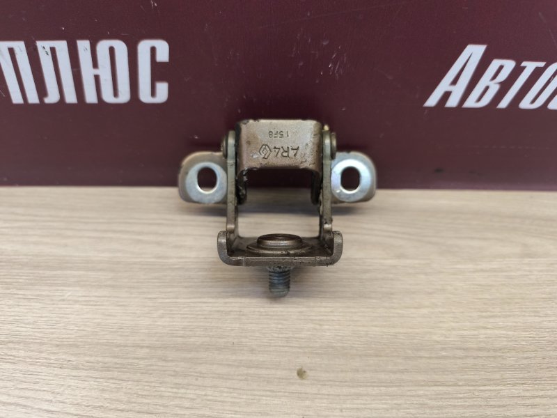 Петля двери багажника