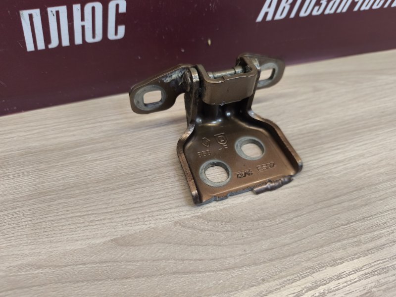 Петля двери