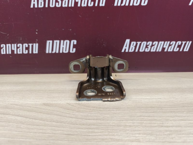 Петля двери