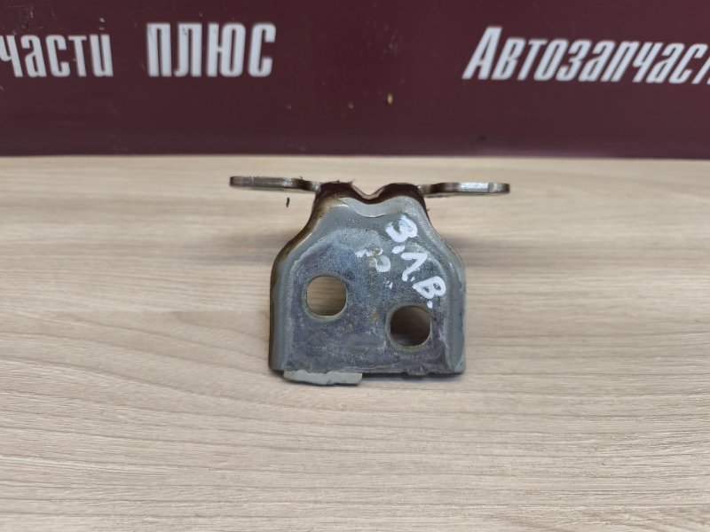 Петля двери