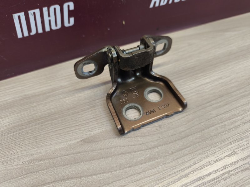 Петля двери