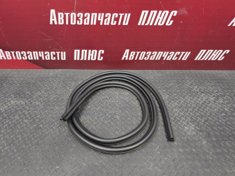 Уплотнительная резинка крышки багажника