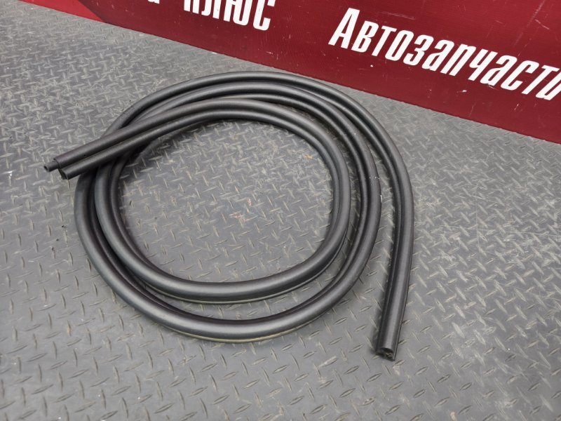 Уплотнительная резинка крышки багажника