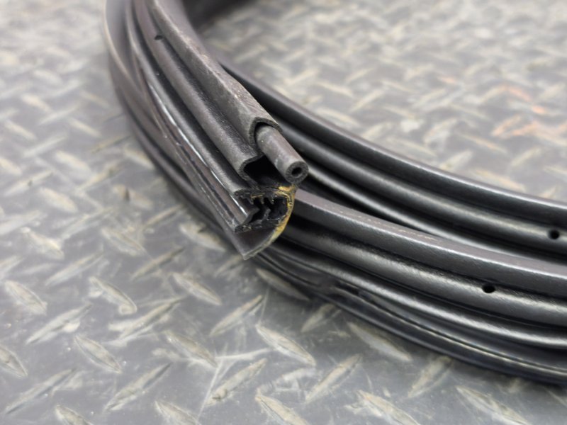 Уплотнитель проема      двери