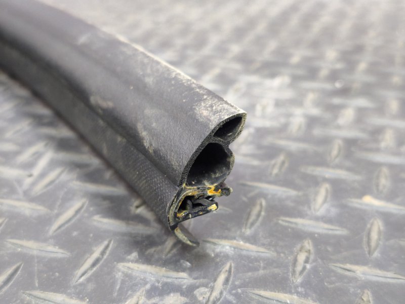 Уплотнитель проема      двери