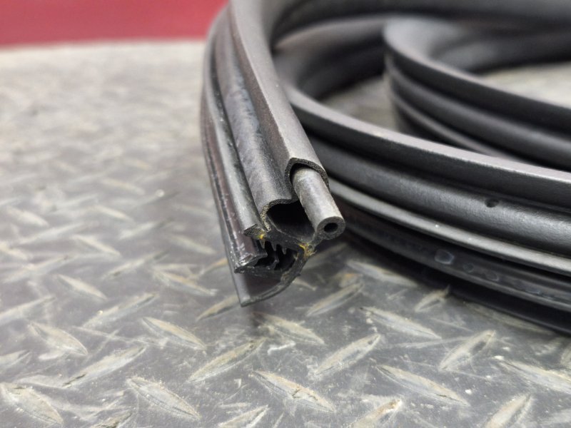 Уплотнитель проема      двери