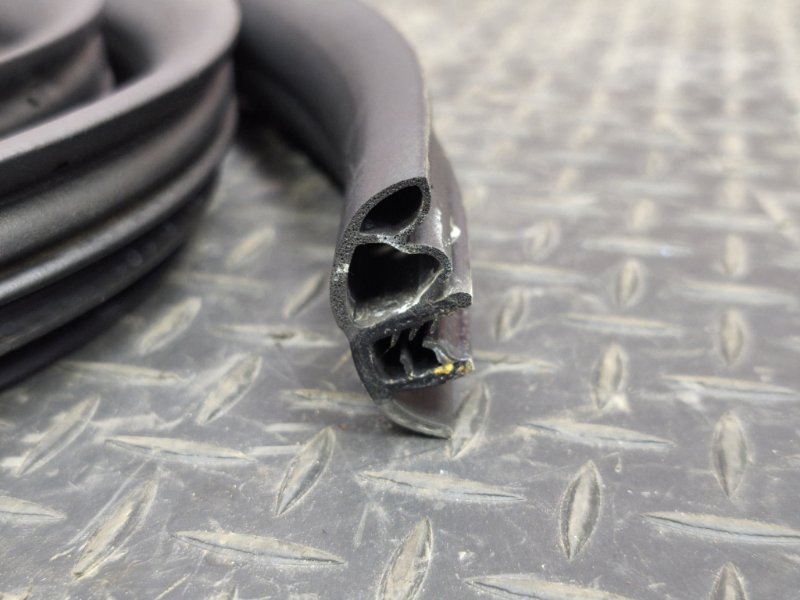 Уплотнитель проема      двери