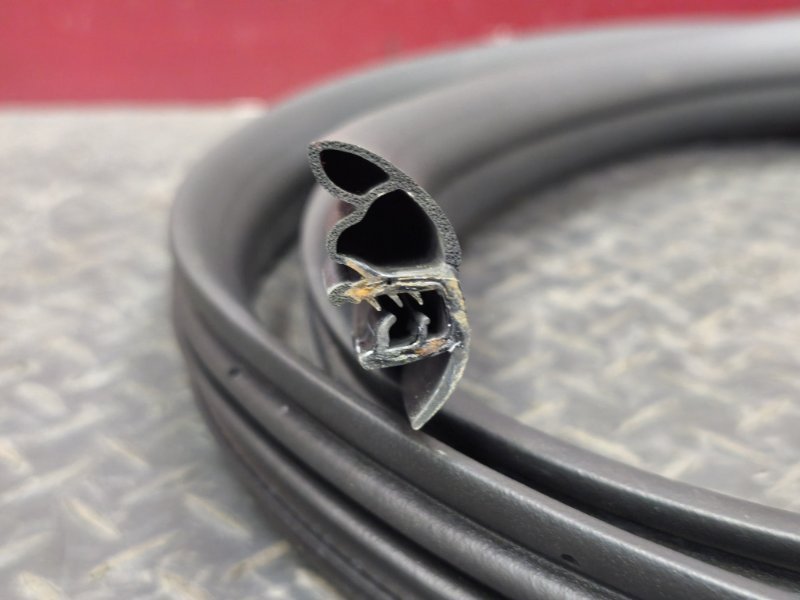 Уплотнитель проема      двери