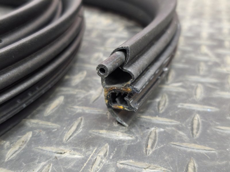 Уплотнитель проема      двери