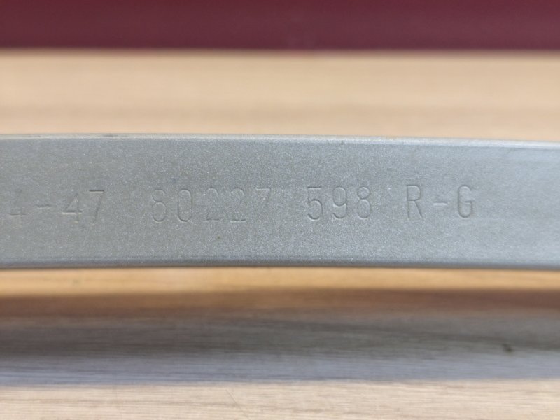 Направляющая стекла     двери