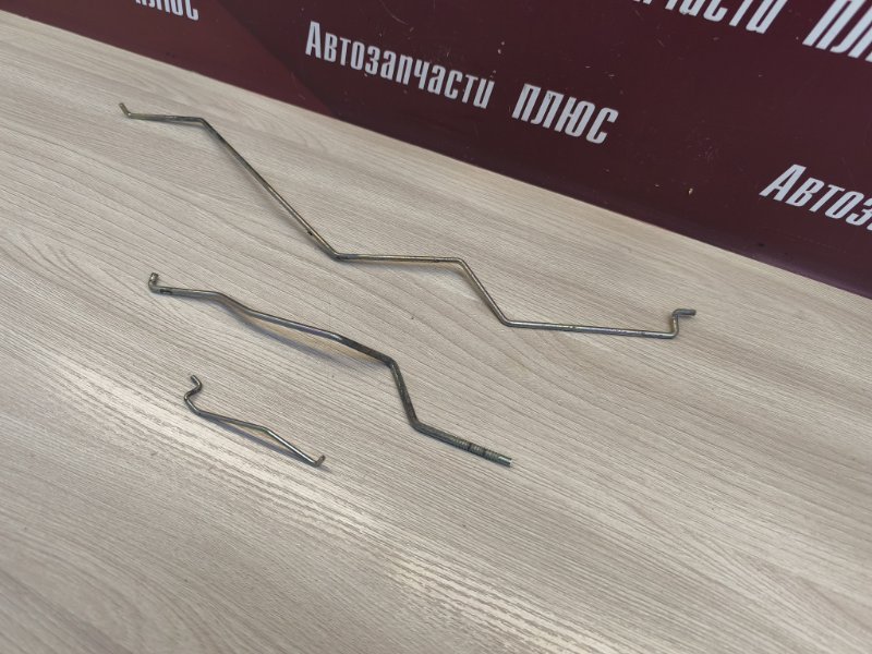 Тяга замка двери