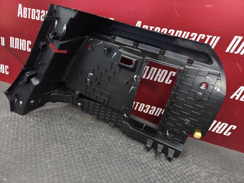 Обшивка багажника