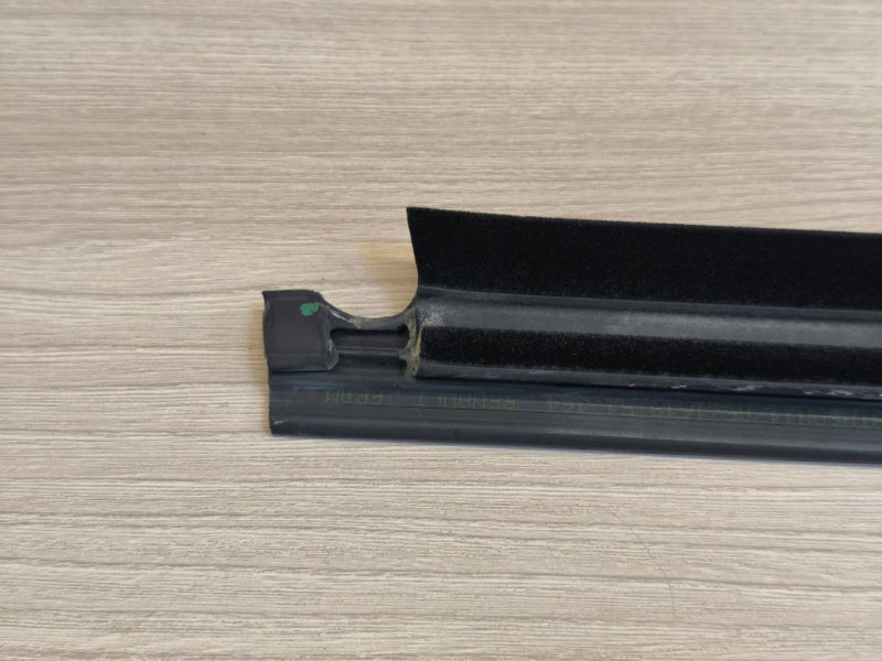 Уплотнитель стекла двери внешний